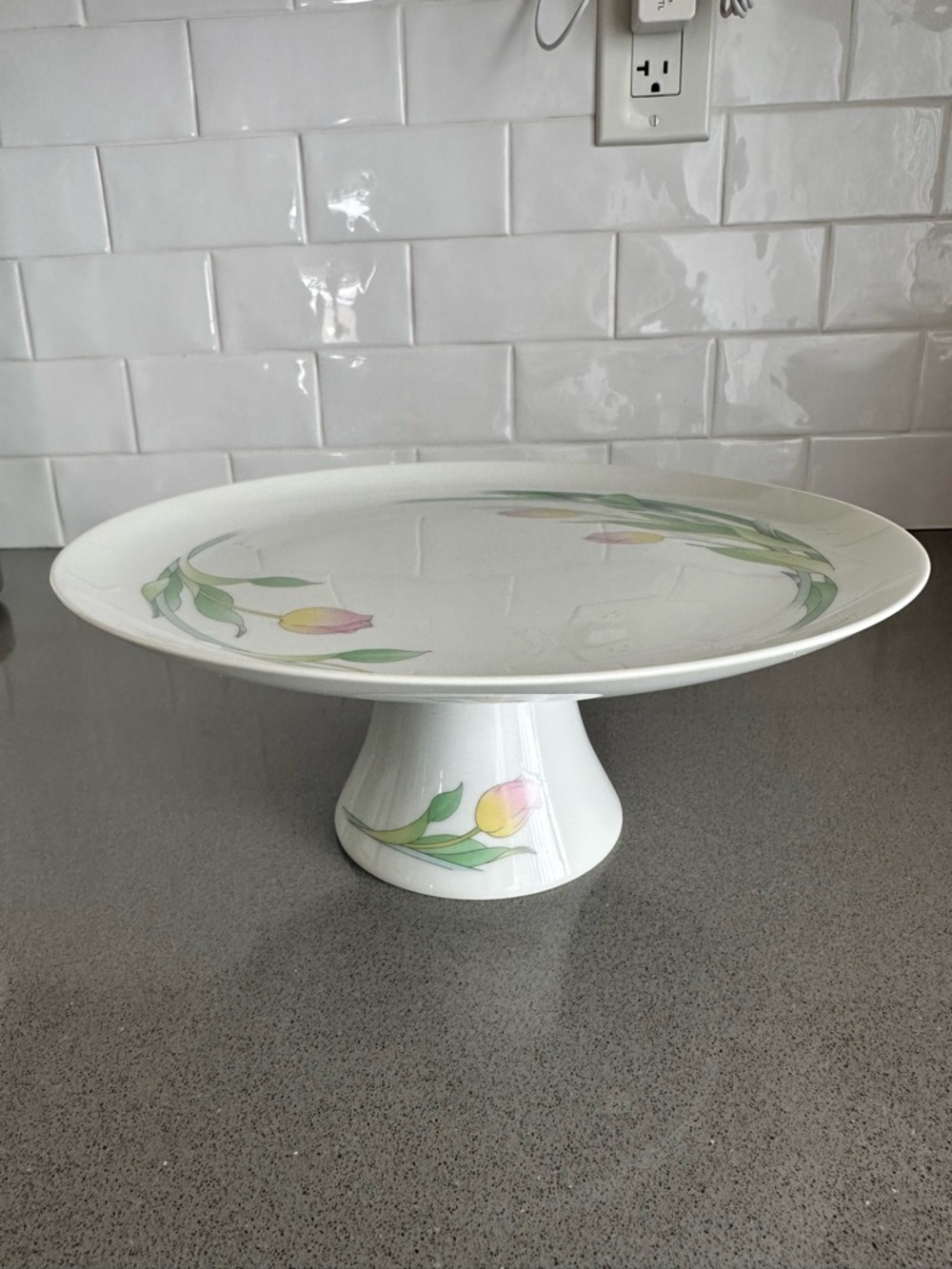 1980s Westbury Toscany Collection Tulips Porcelain Pedestal 10.25” Cake Stand